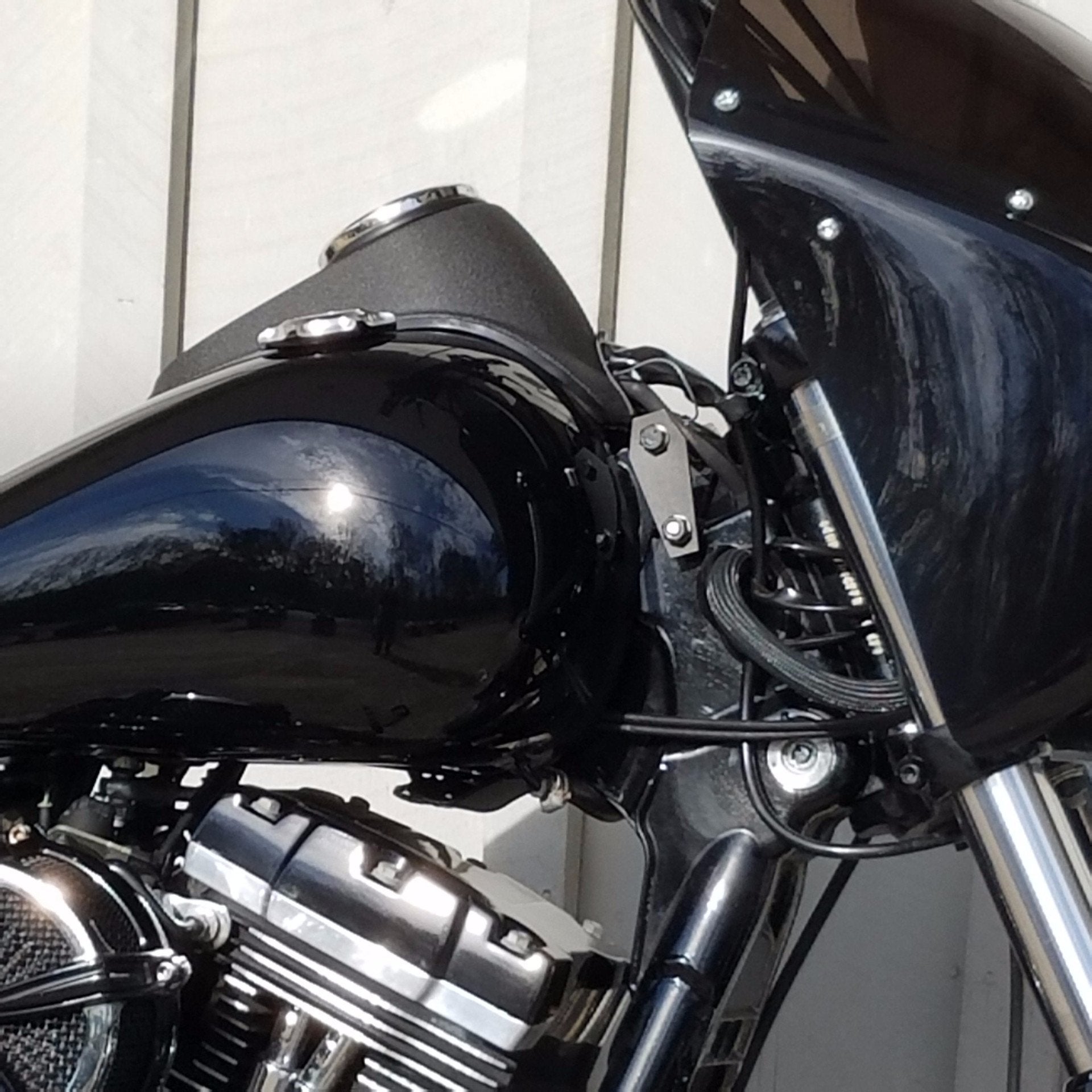 Gas Tank Lift Kit for Dyna Models